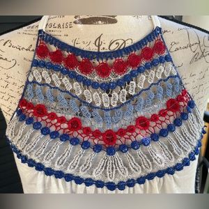 🇺🇸Patriotic Red White & Blue crochet tank top w/ asymmetric hemline M🇺🇸